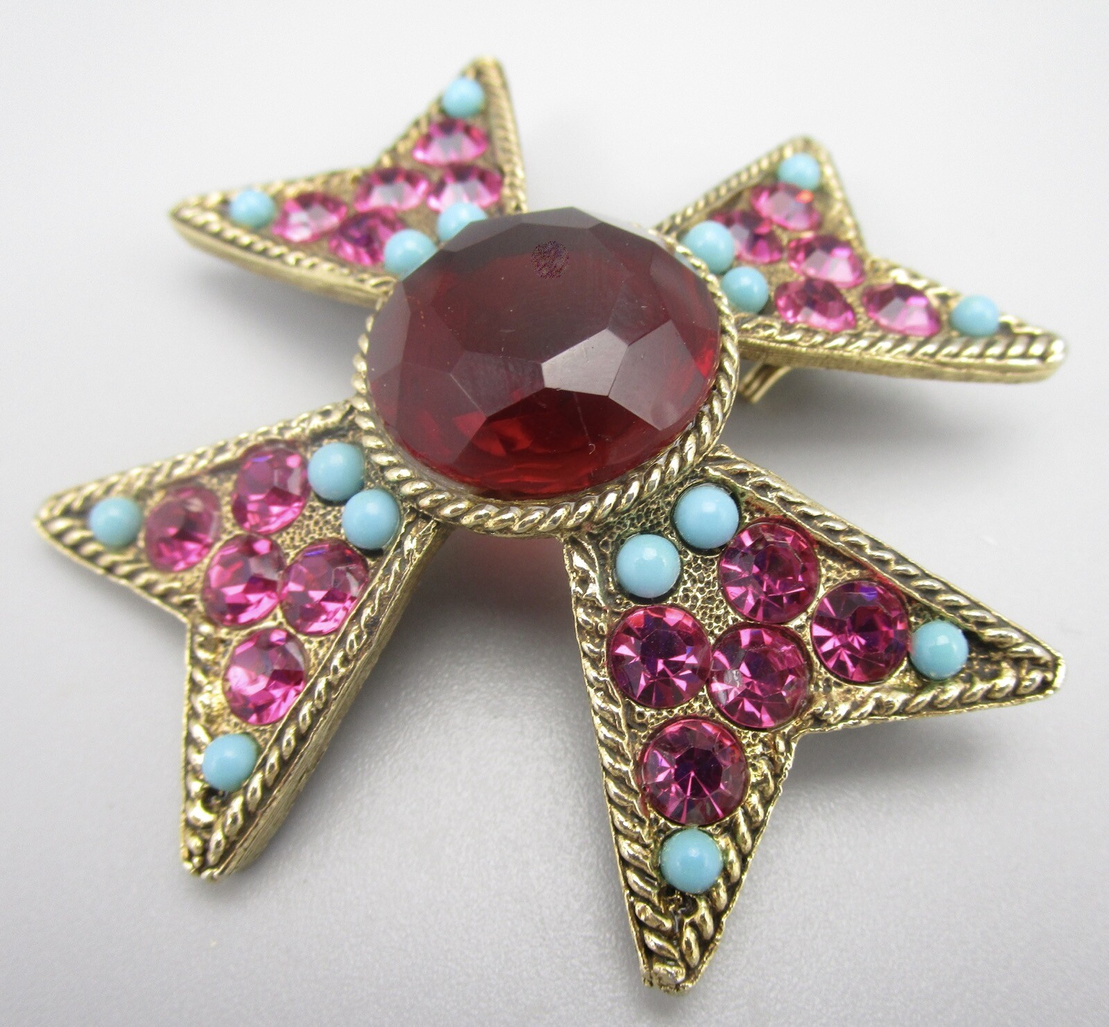 GORGEOUS VINTAGE BSK GOLDTONE RED FUCHSIA & TURQUOISE MALTESE CROSS BROOCH PIN