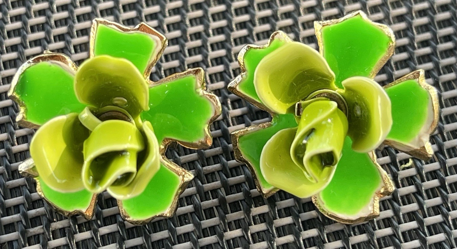 Vintage Lime Green Enamel Flower Bracelet And Clip On Earrings Set 60s