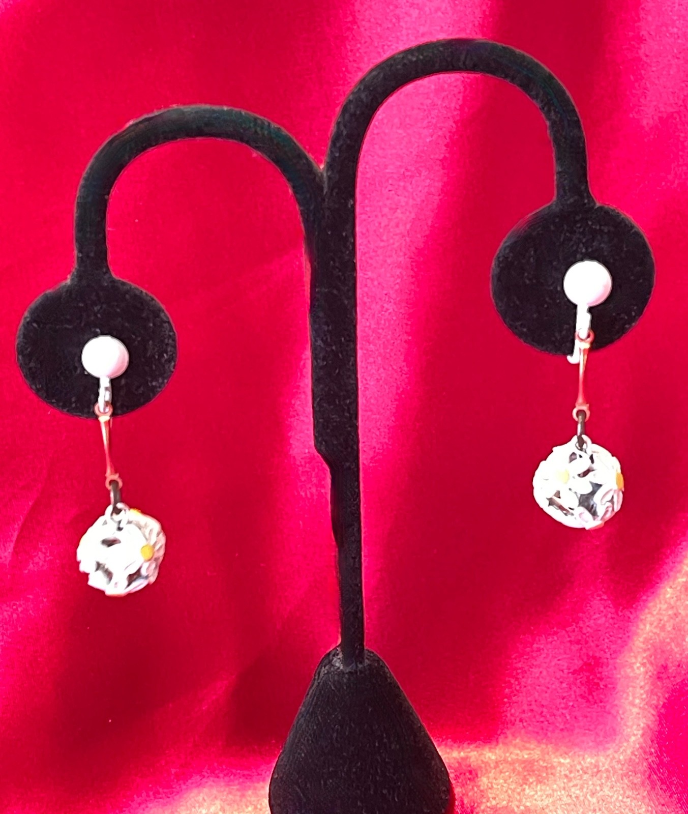 1960’s White n Yellow Dangling Drop Daisy C/B Earrings