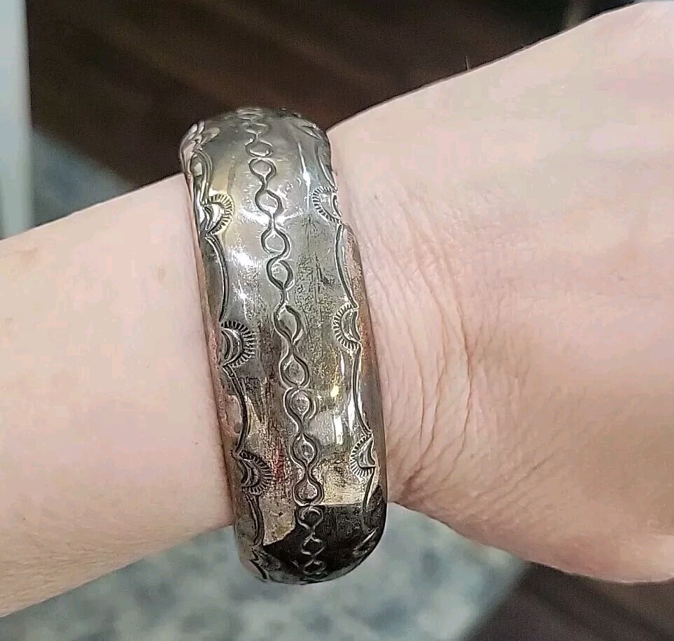 Vintage Signed TAHE Navajo Stamped 1″ Wide Cuff Bracelet Sterling Silver 64 Gram
