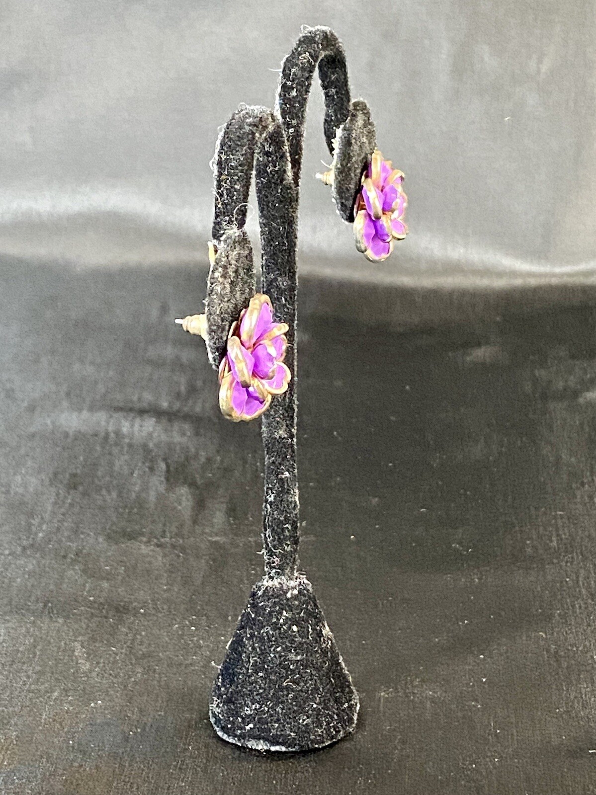 Vintage 1950’s-60’s purple facet gold-edge stone rhinestone FLOWER post earrings