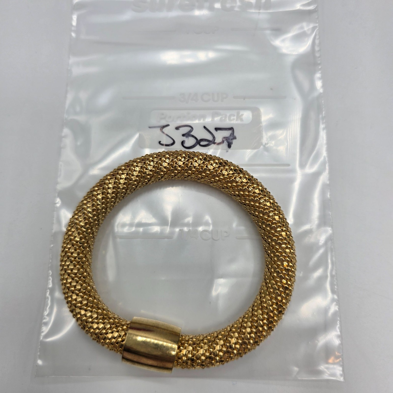BELLEZZA Italy Gold Tone Mesh Stretchy Bracelet Flexible Size Glamorous
