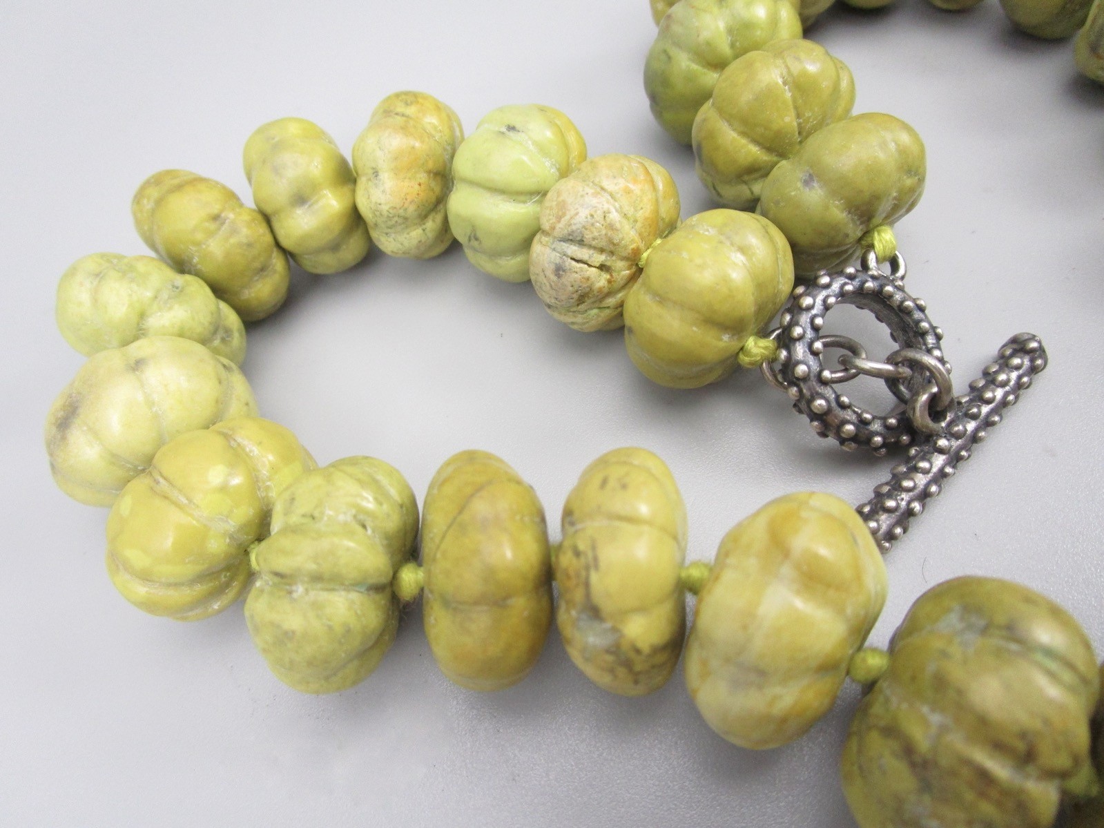 BEAUTIFUL DIAN MALOUF STERLING GREEN MELLON STONE “PUMPKIN” BEAD NECKLACE