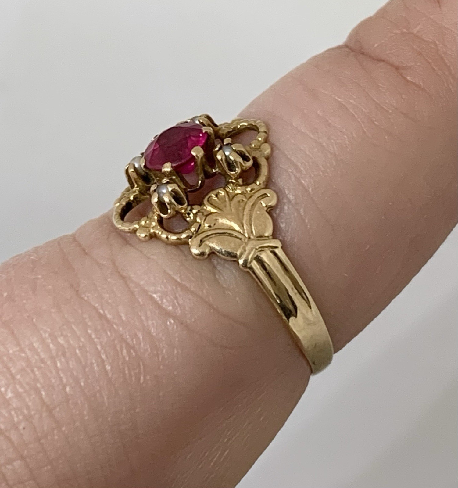 Beautiful Victorian Vintage 10k Yellow Gold Red Ruby Seed Pearl Ring Sz6.25