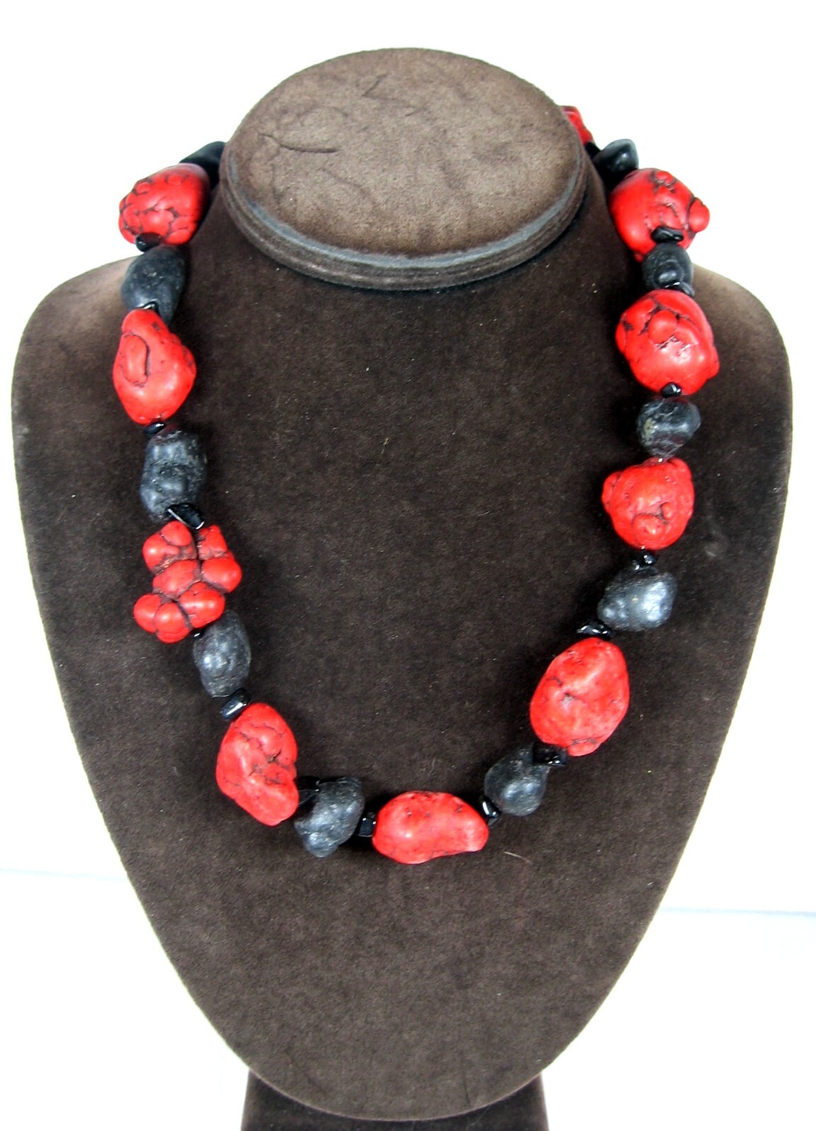 RED Veined and BLACK STONE BEADED NECKLACE Vintage Bulge Beads HEAVY 20″