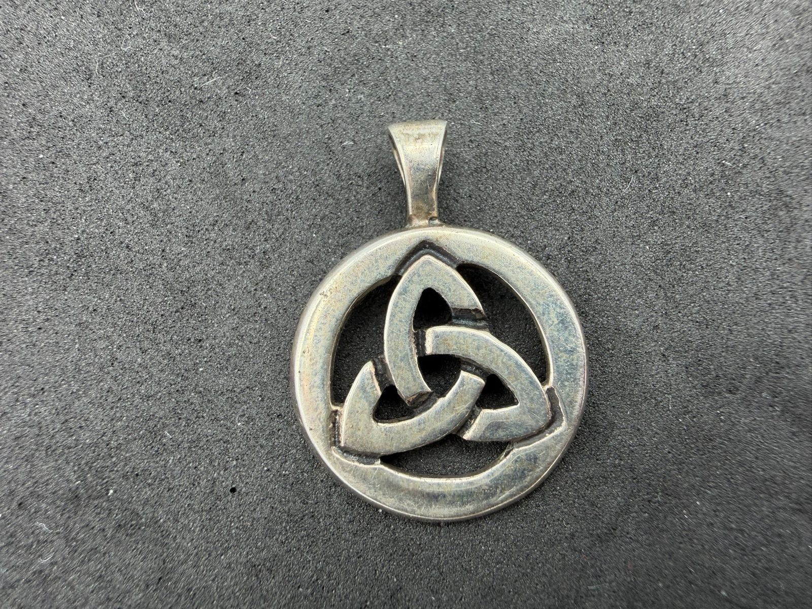 3.67g Vintage Sterling Silver 925 Pendant Celtic Triquetra Knot Circle M