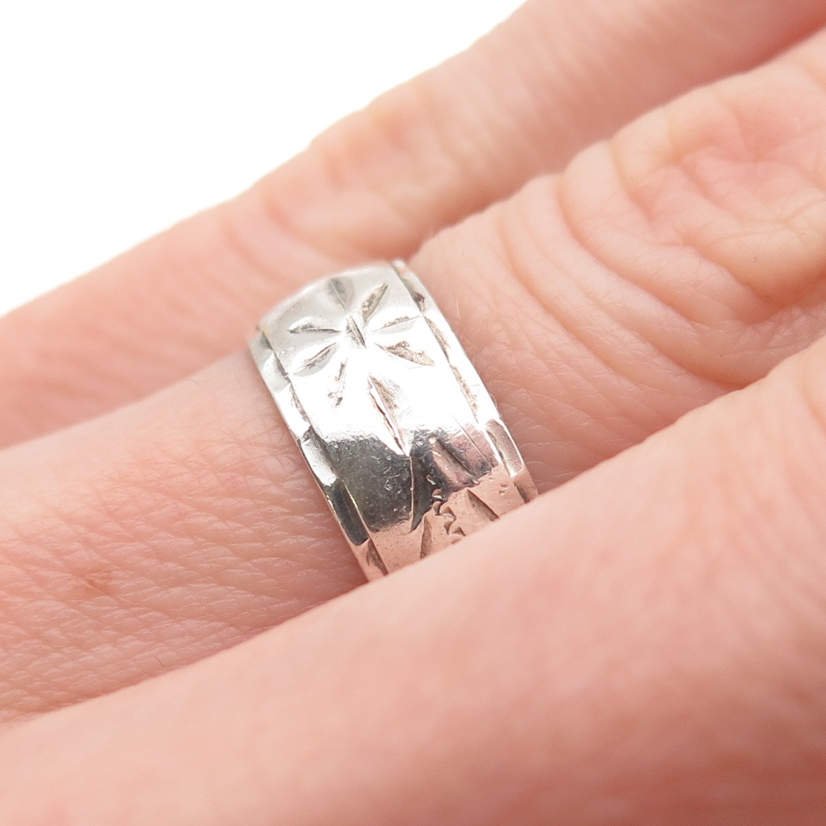 925 Sterling Silver Vintage Oxidized Floral Band Ring Size 4.25