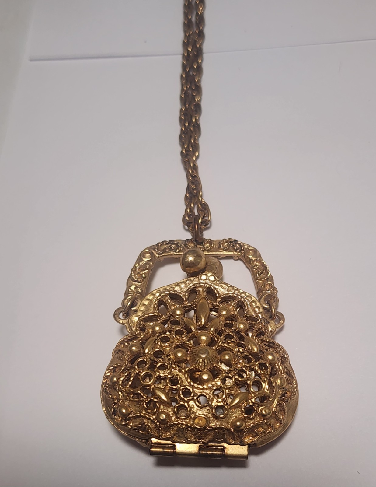Vtg ART Arthur Pepper Purse Locket Necklace Pendant Gold Tone Filigree Kiss Lock
