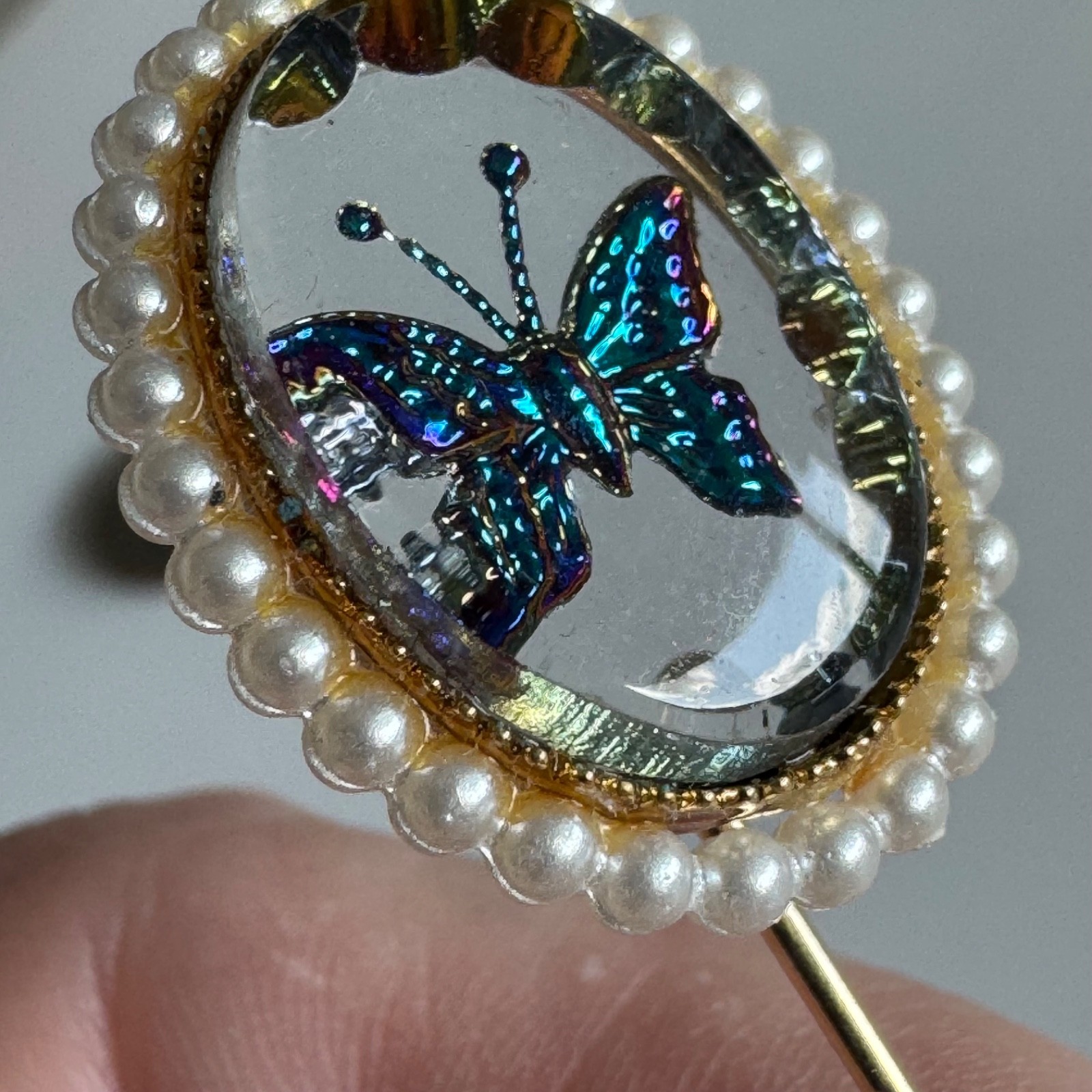Vtg Reverse Carved Iridescent Blue Butterfly Pearl Edge Oval Stick Pin Jewelry