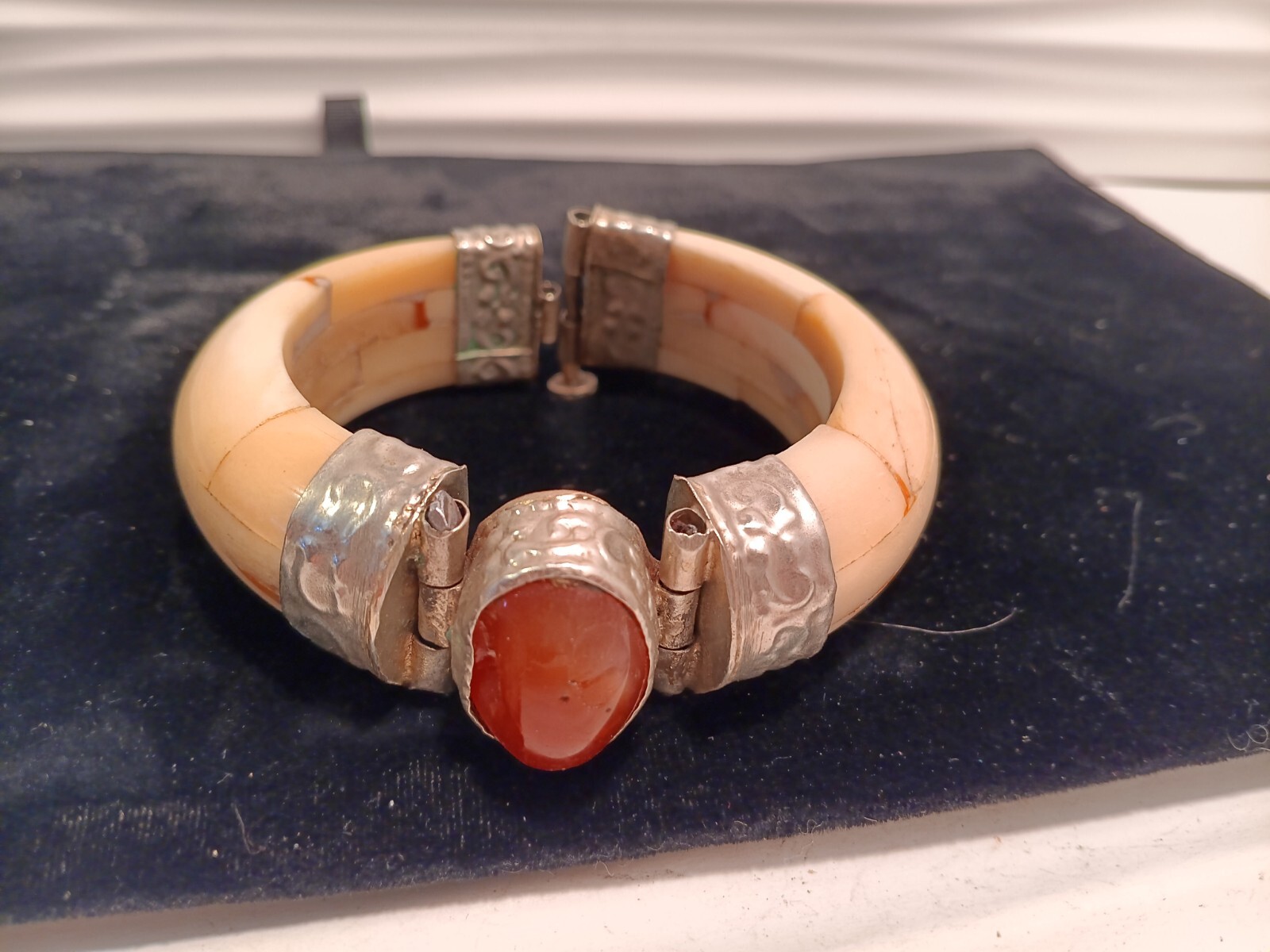 Vintage Bone & Silver Pull Pin Hinged Bangle Bracelet 2-1/4” Opening 1” Wide Gem
