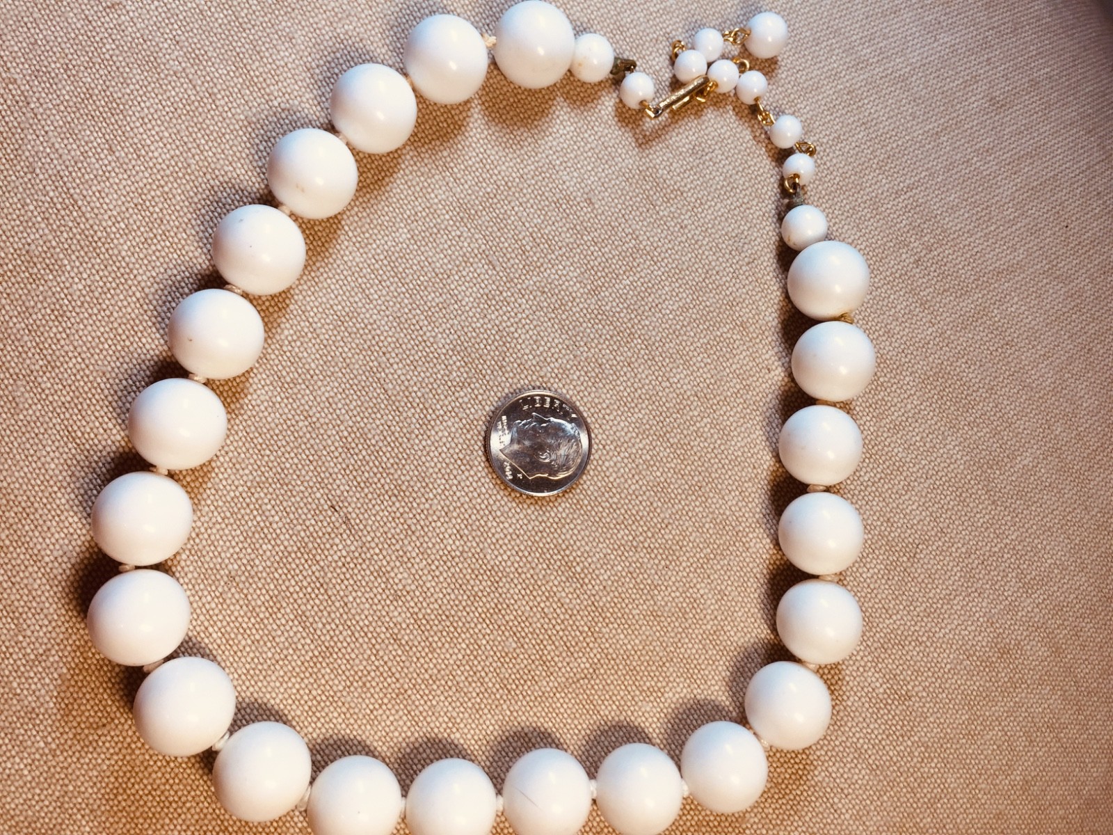 Vintage JAPAN White Lucite Chunky Knotted Bead Necklace ~ 15″-17″