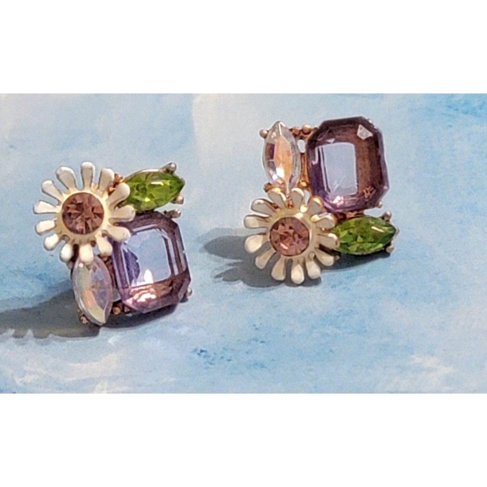 Vintage Flower Enamel Glass & Lucite Pierced Earrings Purple Green White bp-39