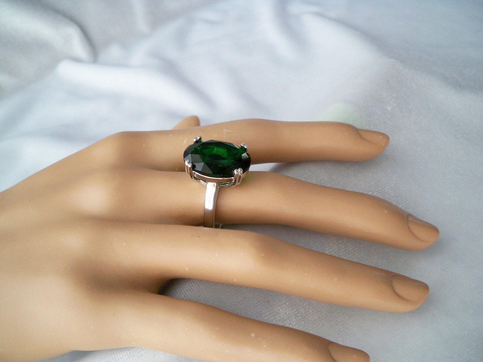 925 Sterling Silver 15ct Emerald Green Oval Cubic Zirconia Ring Size 10