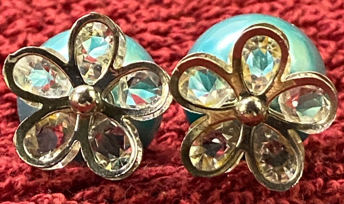 Vintage Clear Floral Pierced Earrings Flowers Blue Ball Back B14