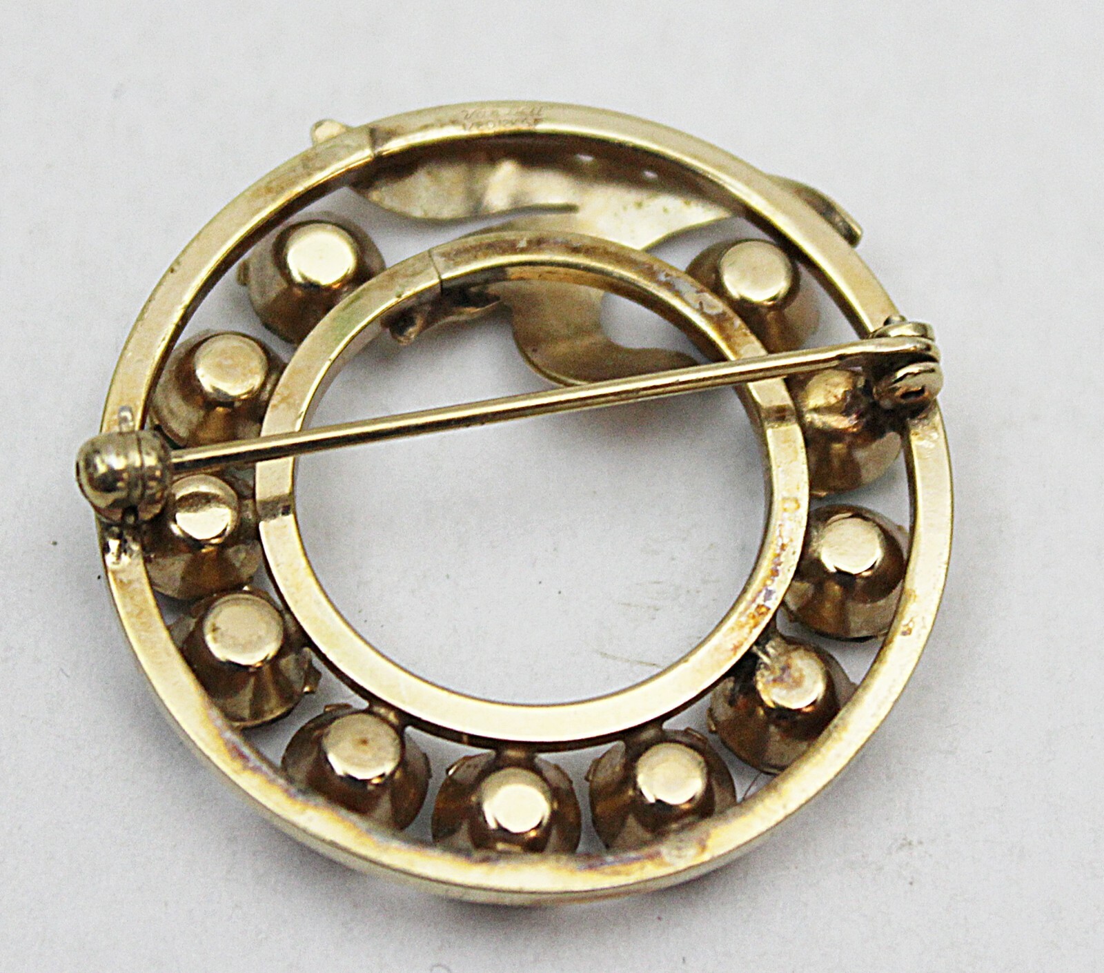 Vintage Van Dell 1/20 GF Brooch with multi colored Stones 1 1/4″ Round Christmas