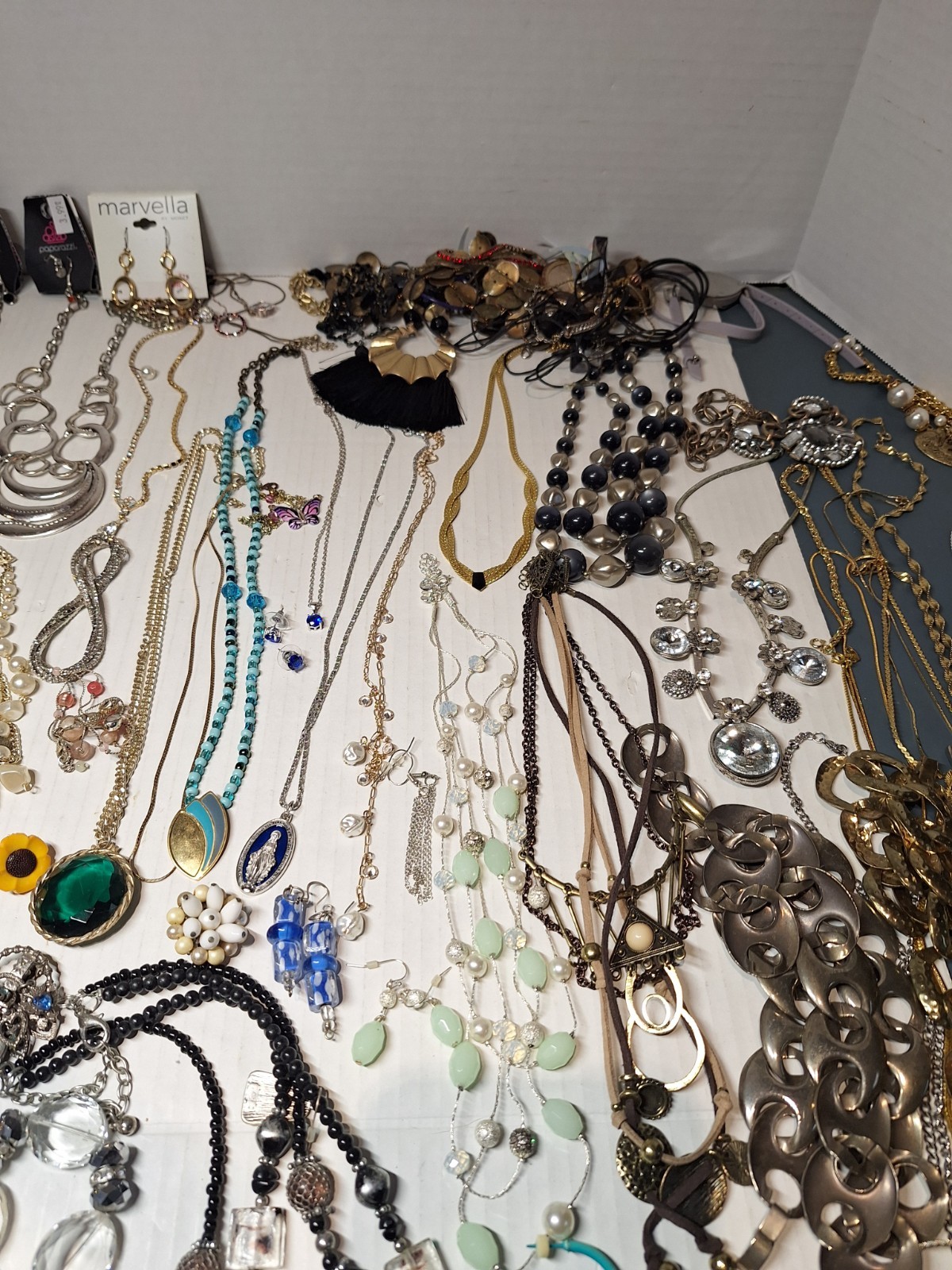 Wearable Costume Jewelry Lot, Over 200 Pieces! Large Lot! Vintage And Modern