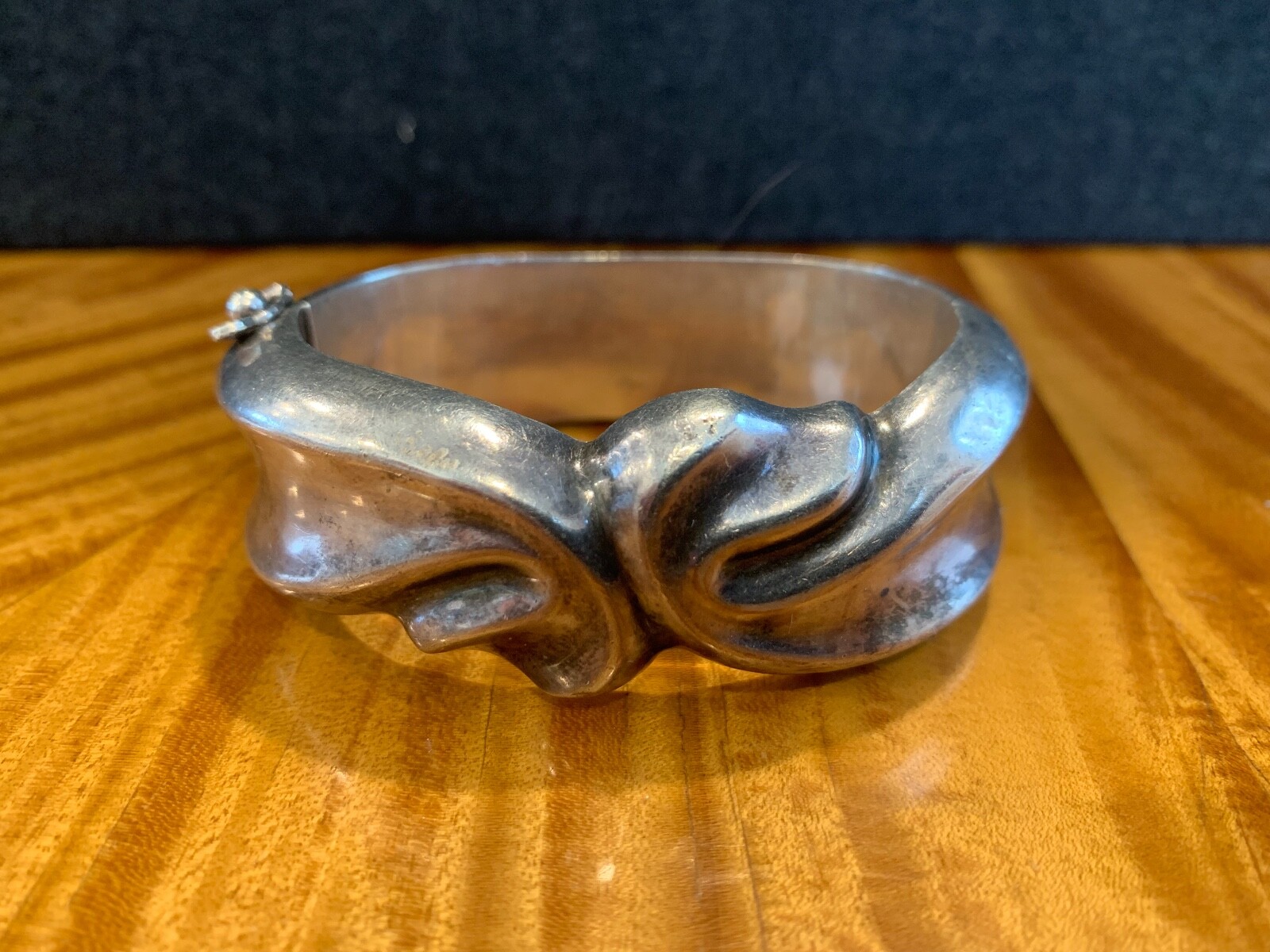 BEAUTIFUL CHUNKY STERLING SILVER SLIDE HINDGE LOCK BANGLE BRACELET W/ CLASP 69G.