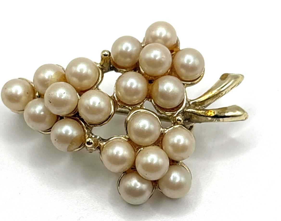 Faux Pearl Bunch Of Grapes Brooch High Quality Gold Tone Setting Vintage Pin 1.5