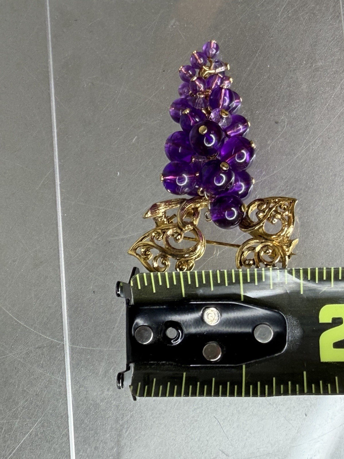VTG Avon Gold Tone Purple Lucite Grape Cluster Brooch Pin Heart Leaves