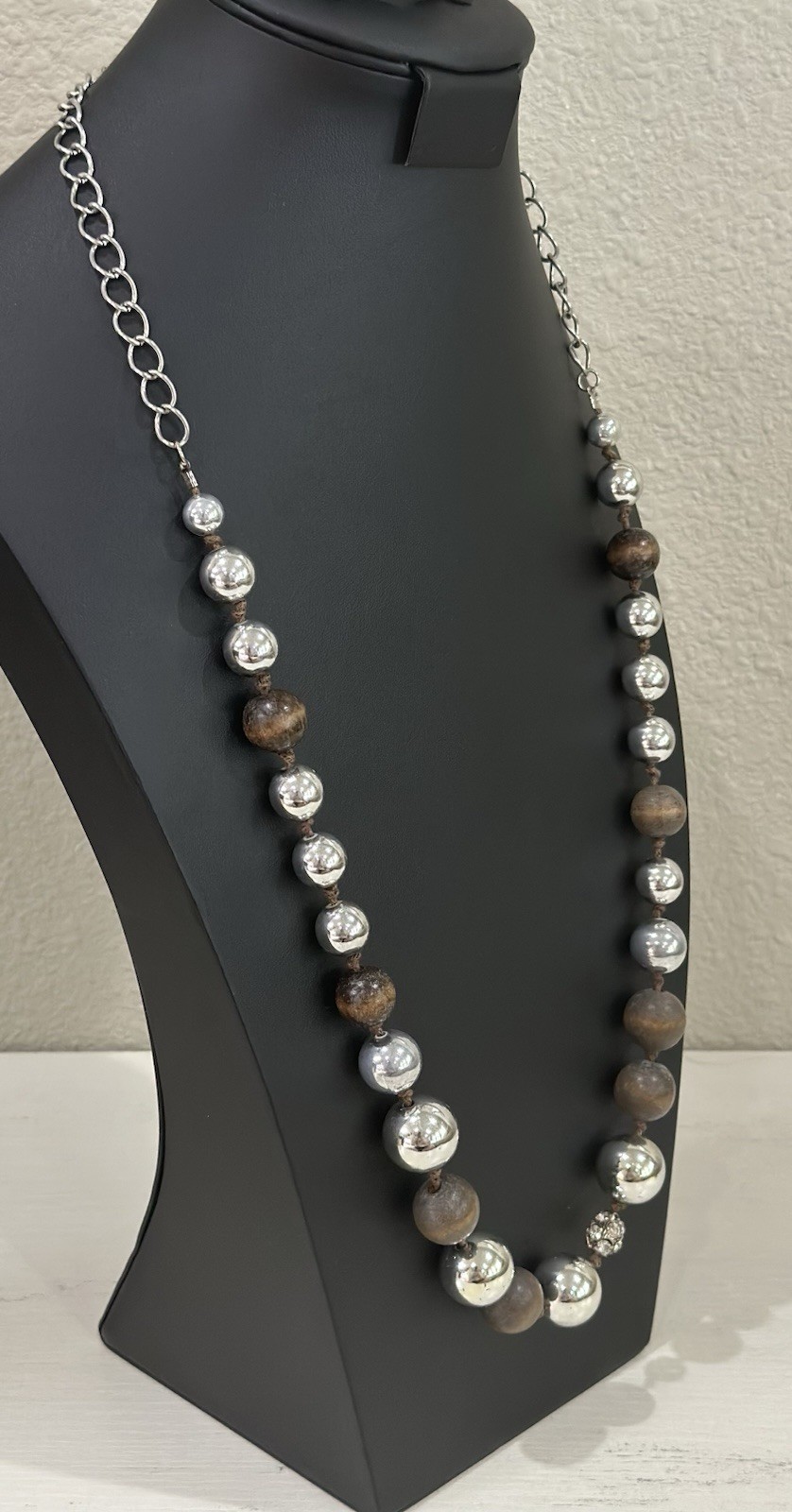 Vintage Art Deco Necklace With Silver Tone & Brown Wooden Beads 34″