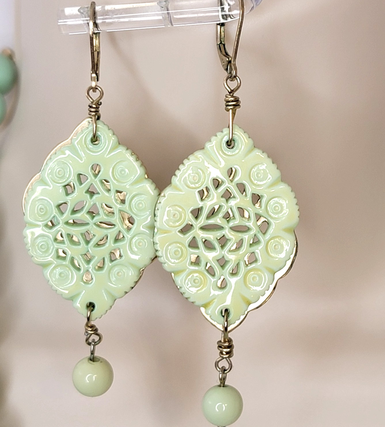 Vintage Coldwater Creek Mint Green Kashmir Necklace & Earring, 23″L Gold-Tone