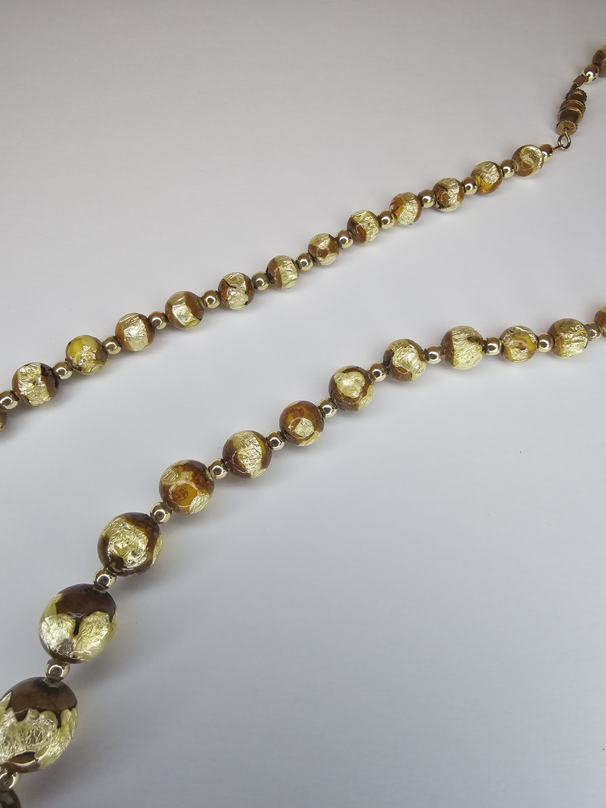 Vintage Murano Style Venetian Gold Foil Art Glass Bead Necklace 22″ Amber