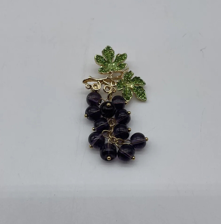 Brooch/Pendant Bunch of Glass Amethyst Purple Grapes on Gold Tone Green Leaves