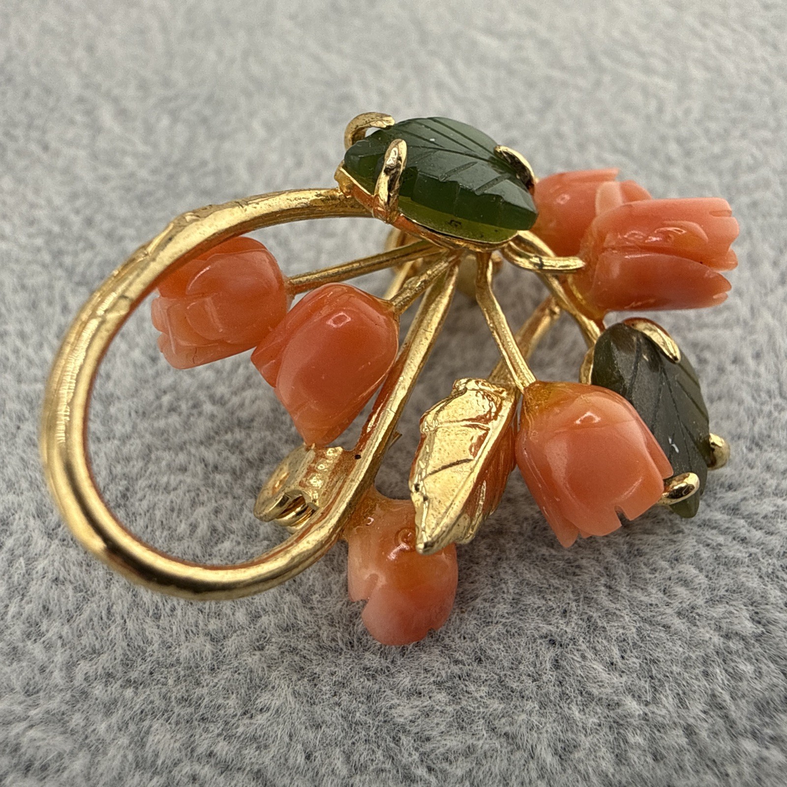 Gold Filled Coral & Jade Flower Brooch Pin – 35mm W – 5.3g J-1098