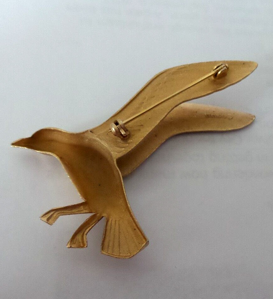 VINTAGE GIOVANNI Signed 1980s BRUSHED GOLD-TONE Flying Seagull BROOCH