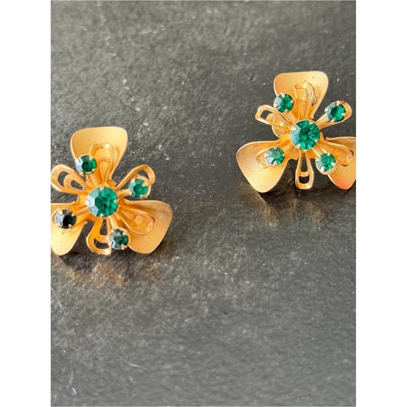 Vintage Floral Spray Bouquet Emerald Green Rhinestone Bouquet Clip On Earrings