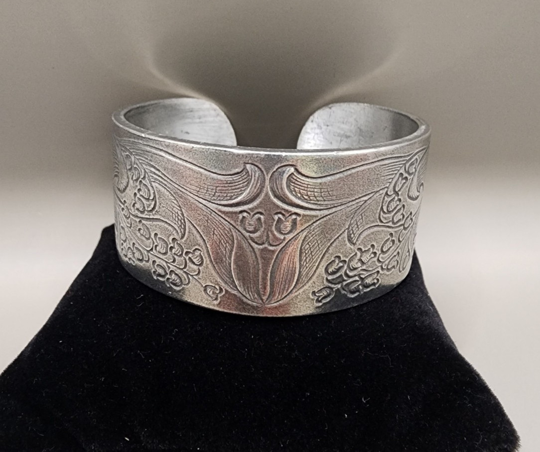 Salisbury Pewter May Flower of the Month Cuff Bracelet Lily of the Valley 66g