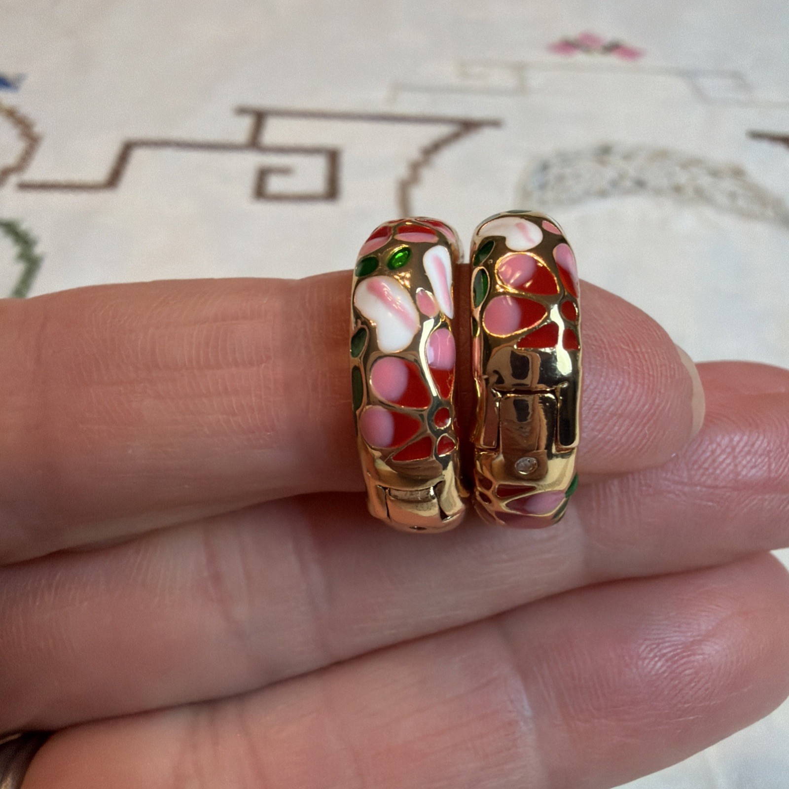 VTG Floral Enameled Metal Hoop Earrings Pink Red Gold Tone