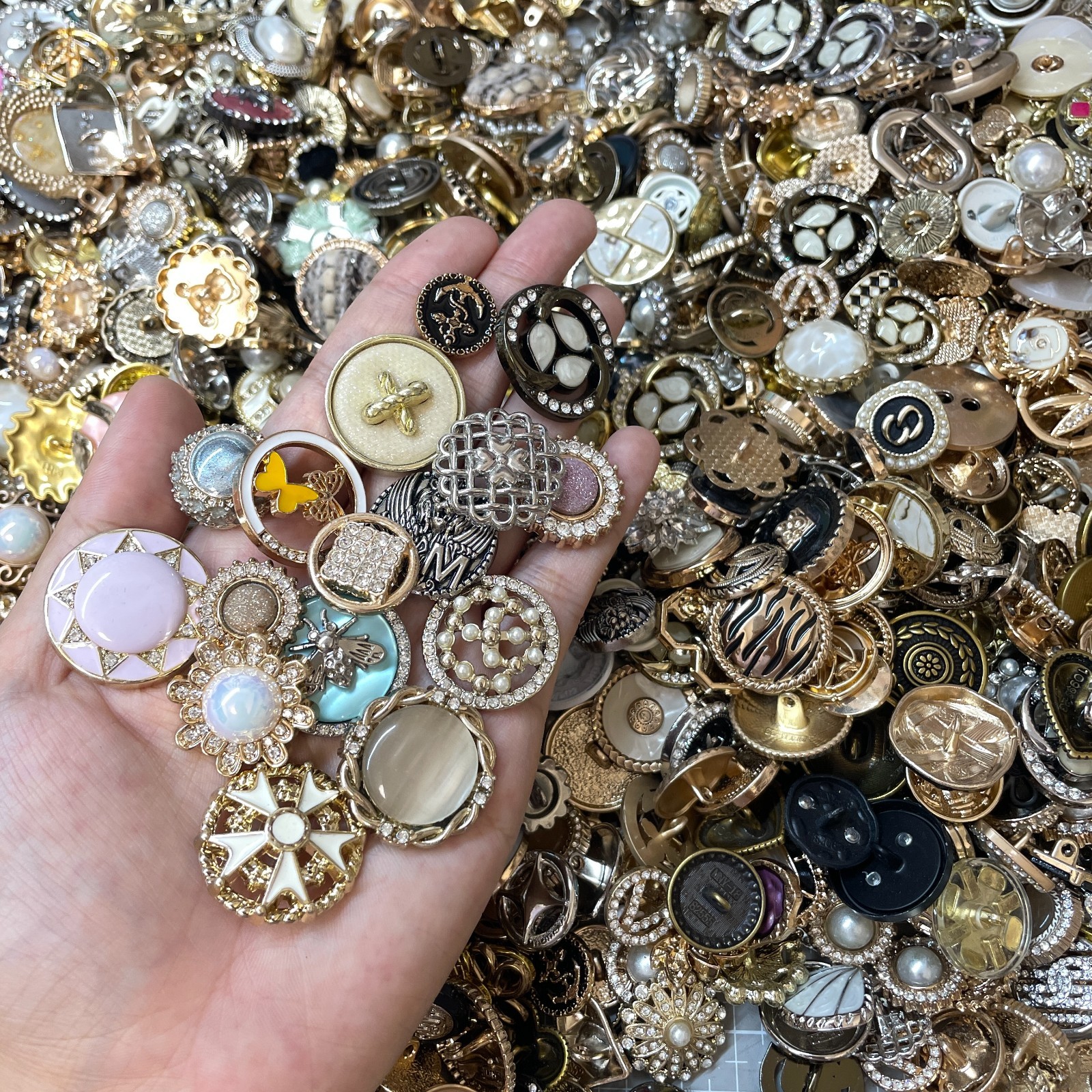 50pcs Vintage Style Metal Buttons Mixed 1-2cm Iron Sewing Craft Wholesale