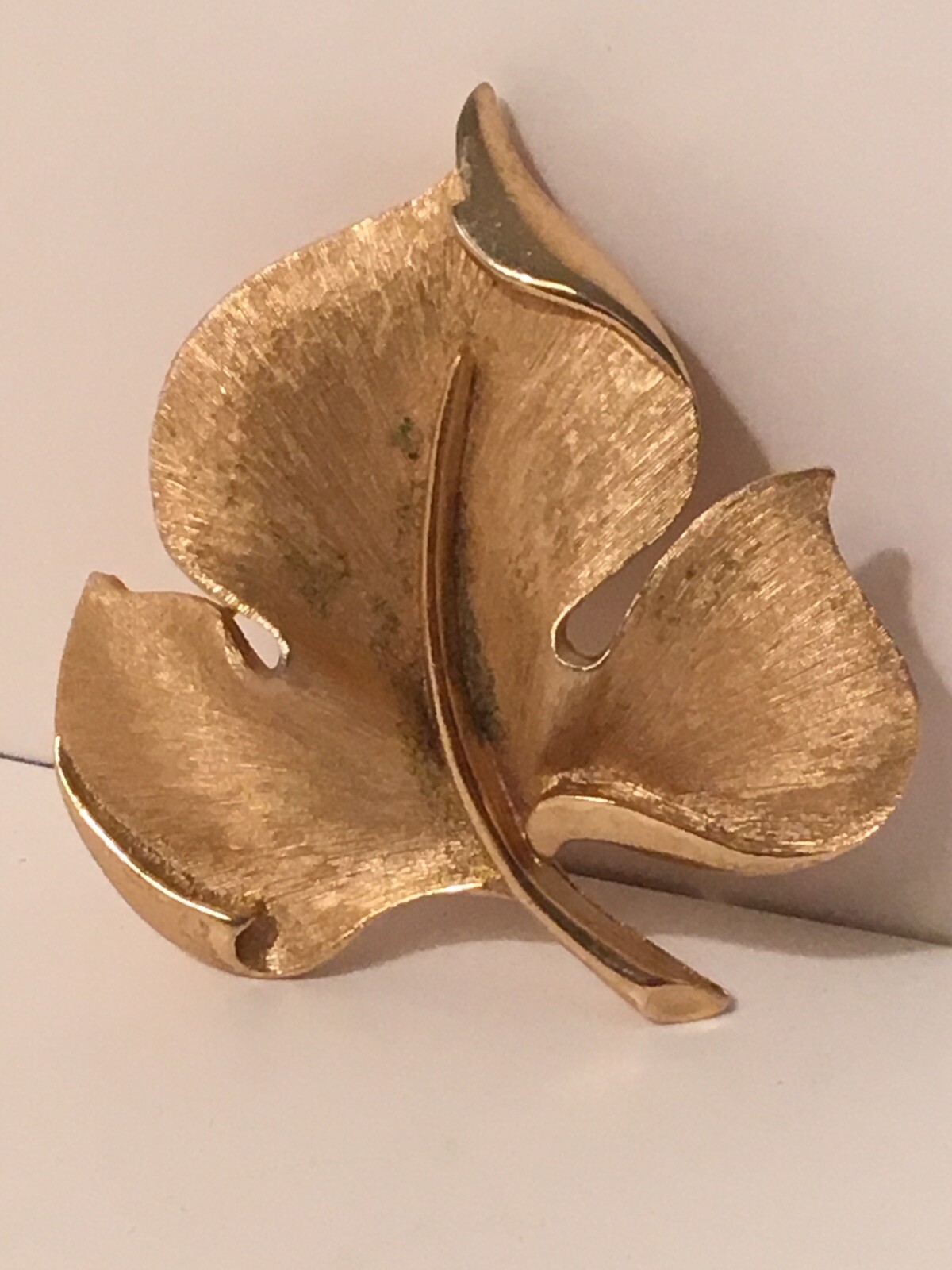 Trifari Gold Tone Leaf Brooch Auction Finds 702