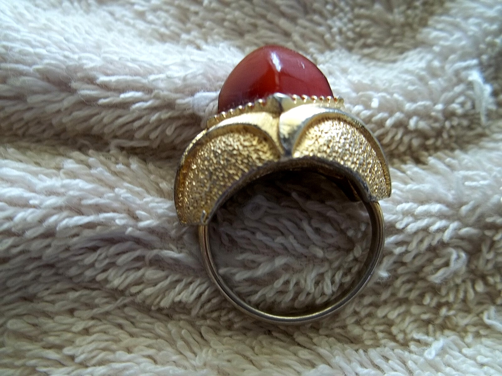 Vintage Ring, Gold Tone Metal, Lg. Rust Color Stone, Detailed, Size 7-8