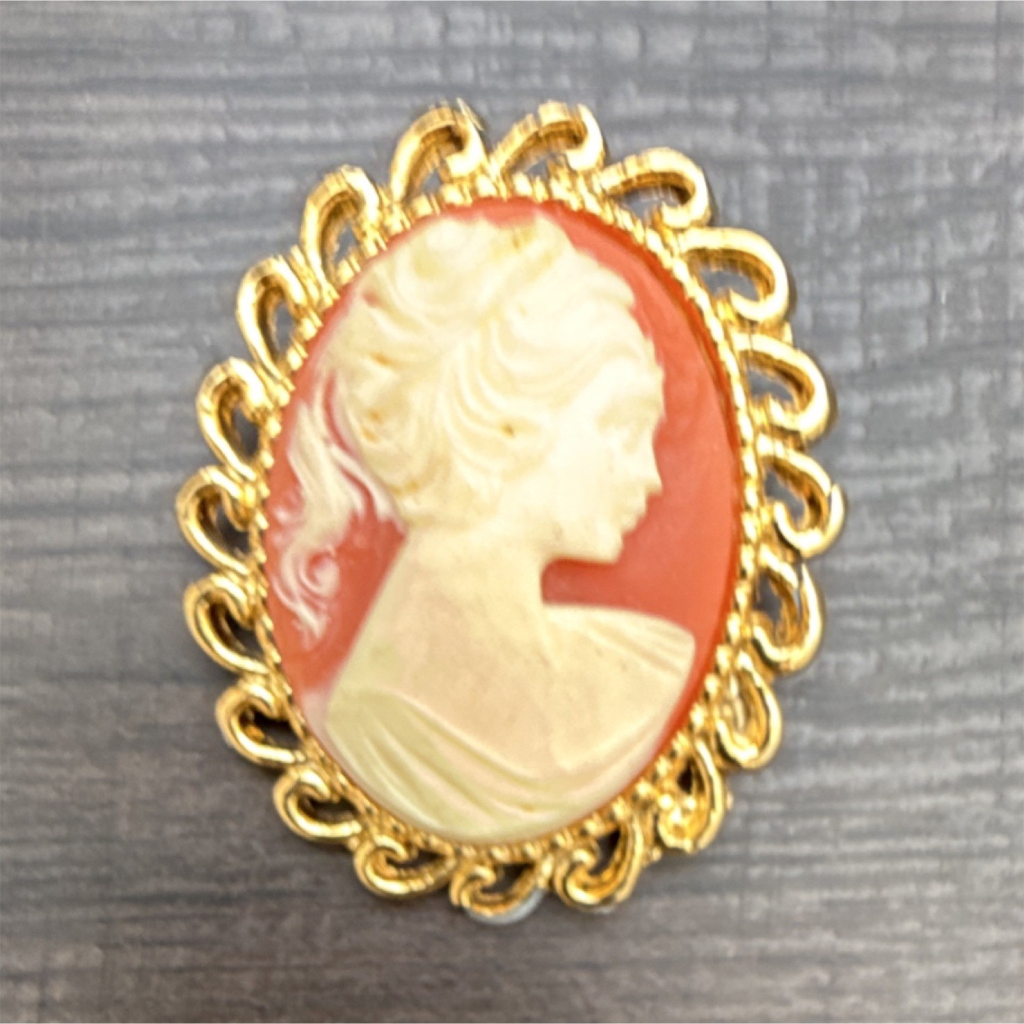 Cameo Oval Brooch Gold Tone Orange Cream Beauty Lady Profile Jewelry