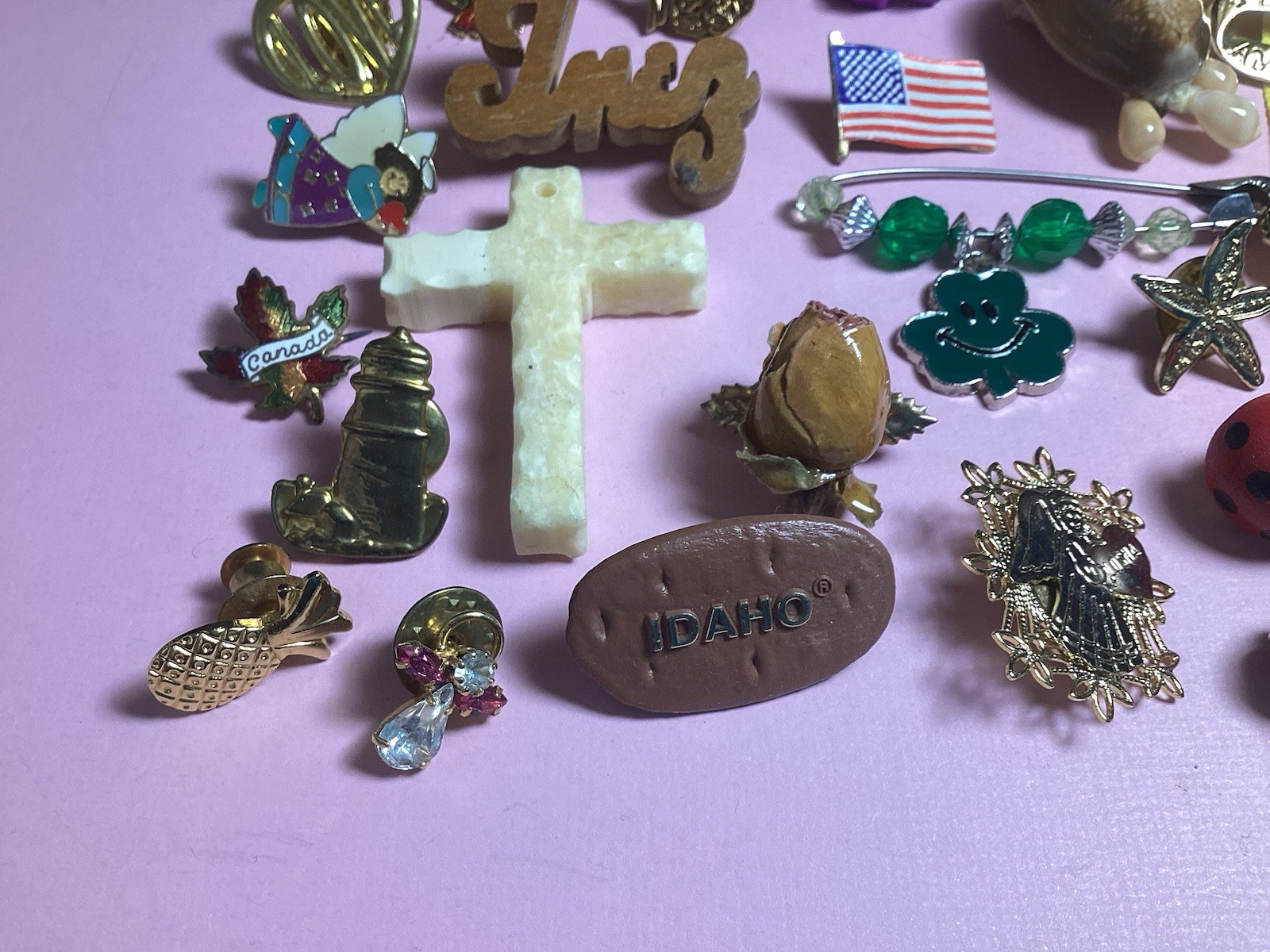 Lot of 30 Novelty Pins and Brooches Vintage to Now Animals Bugs Angels Plus More