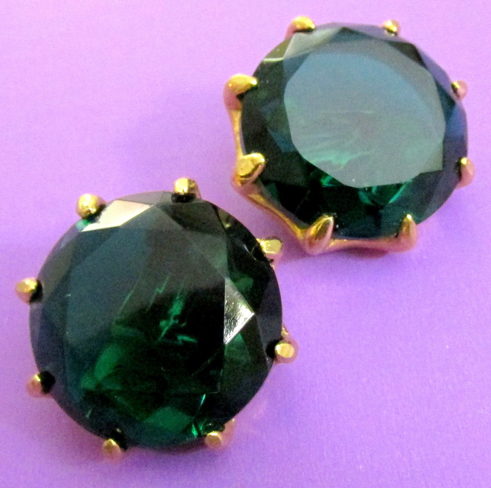 Vtg Runway 1″ Round Glamorous Emerald Green Acrylic “Crystal” Earrings 80s Clip