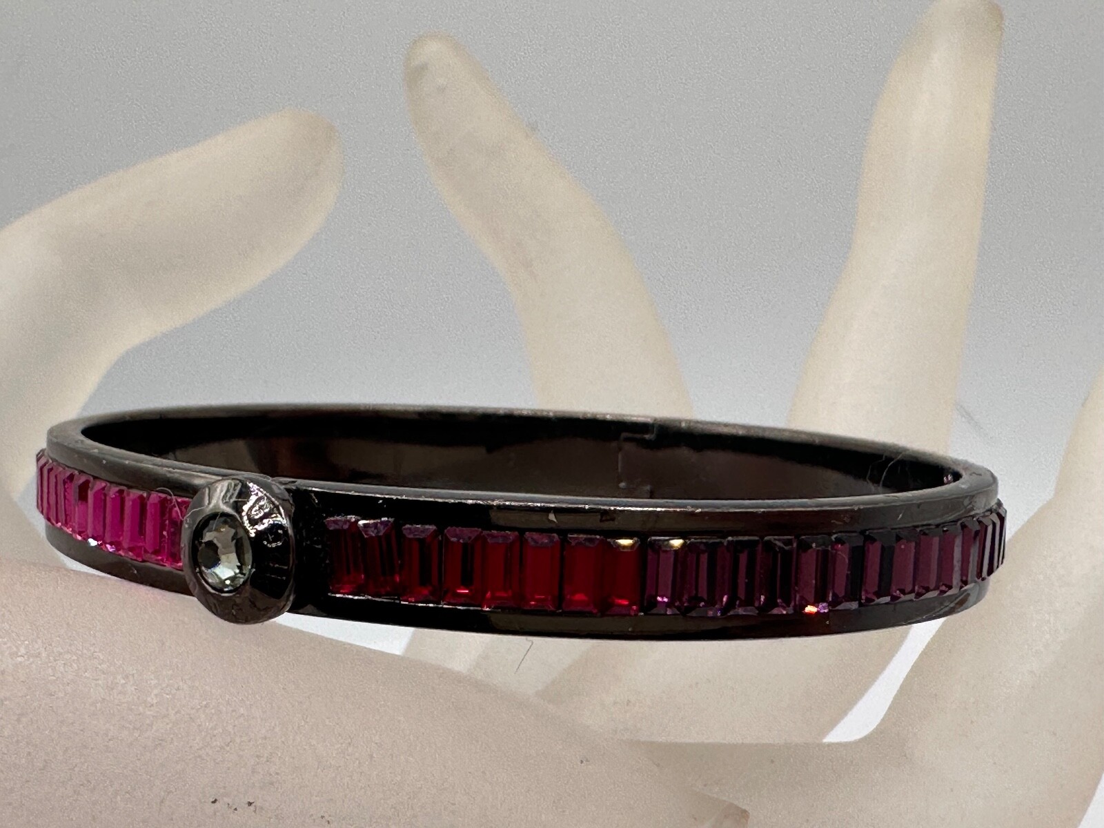ESTATE GUNMETAL PINK GARNET CRYSTAL HENRI BENDEL SIGNED BANGLE BRACELET