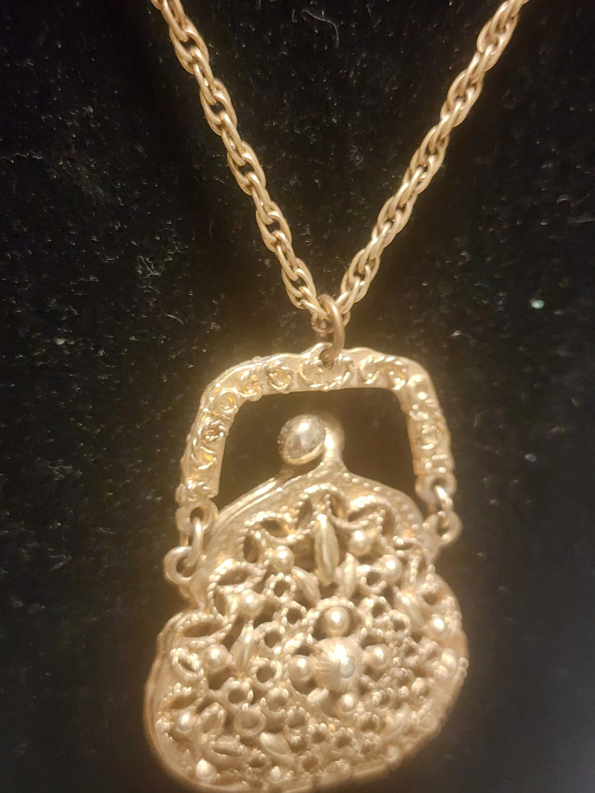 Vtg ART Arthur Pepper Purse Locket Necklace Pendant Gold Tone Filigree Kiss Lock
