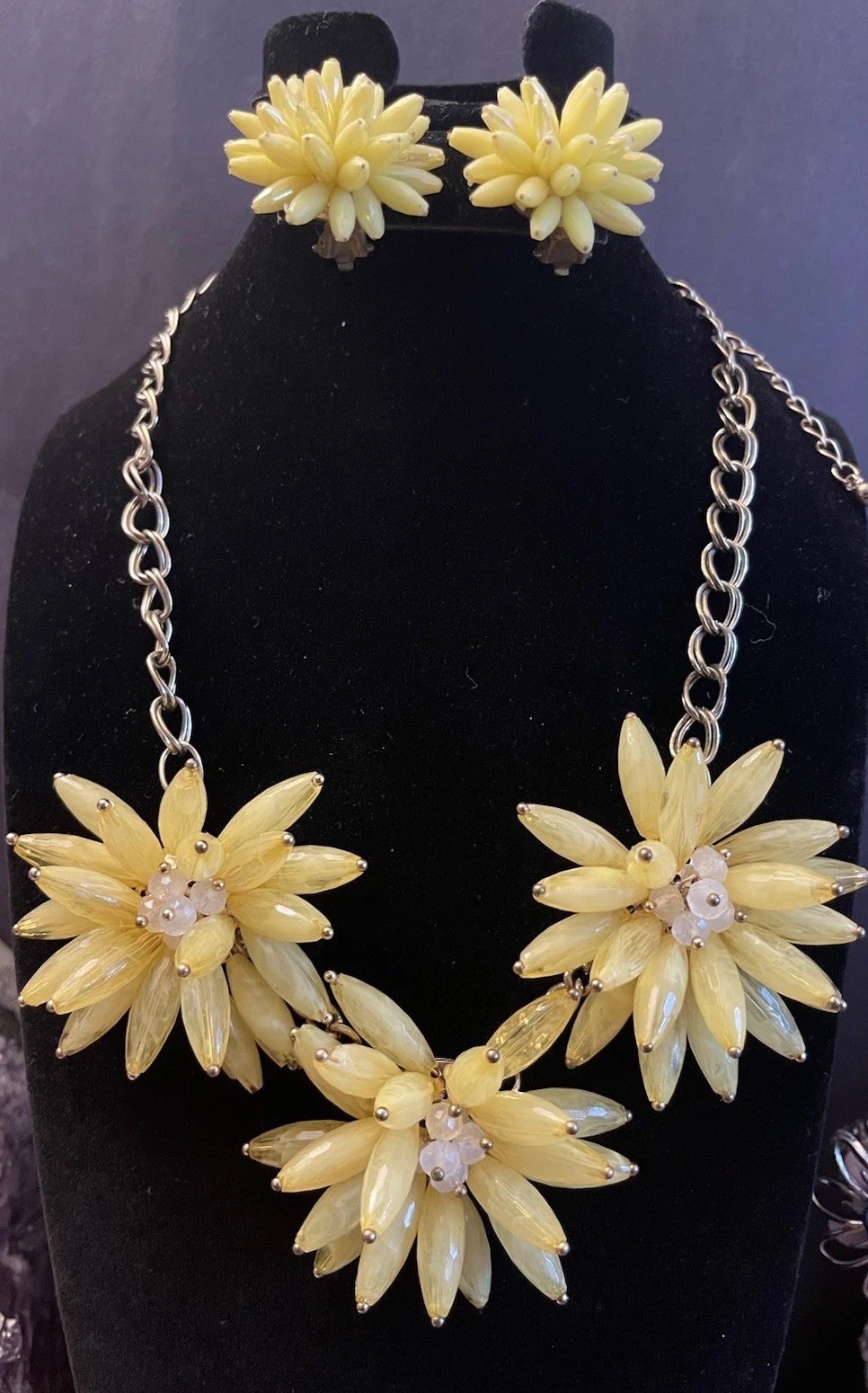 Vintage 60s Yellow Daisy Necklace & Clip-On Earrings Set Mod Floral Estate Find