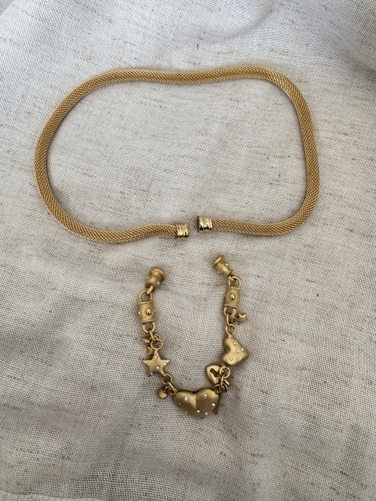 VTG 2PC Gold Tone Mesh Choker Pendant Charm Necklace Puff Heart Snap Closure