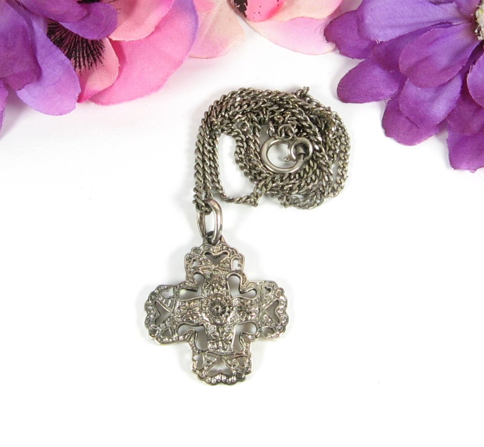 Maltese Cross PREMIER DESIGNS Pendant NECKLACE Vtg Silvertone Flowers Hearts 24″