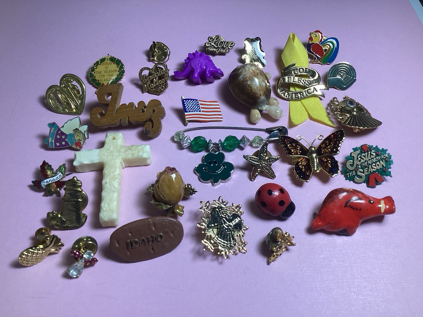 Lot of 30 Novelty Pins and Brooches Vintage to Now Animals Bugs Angels Plus More