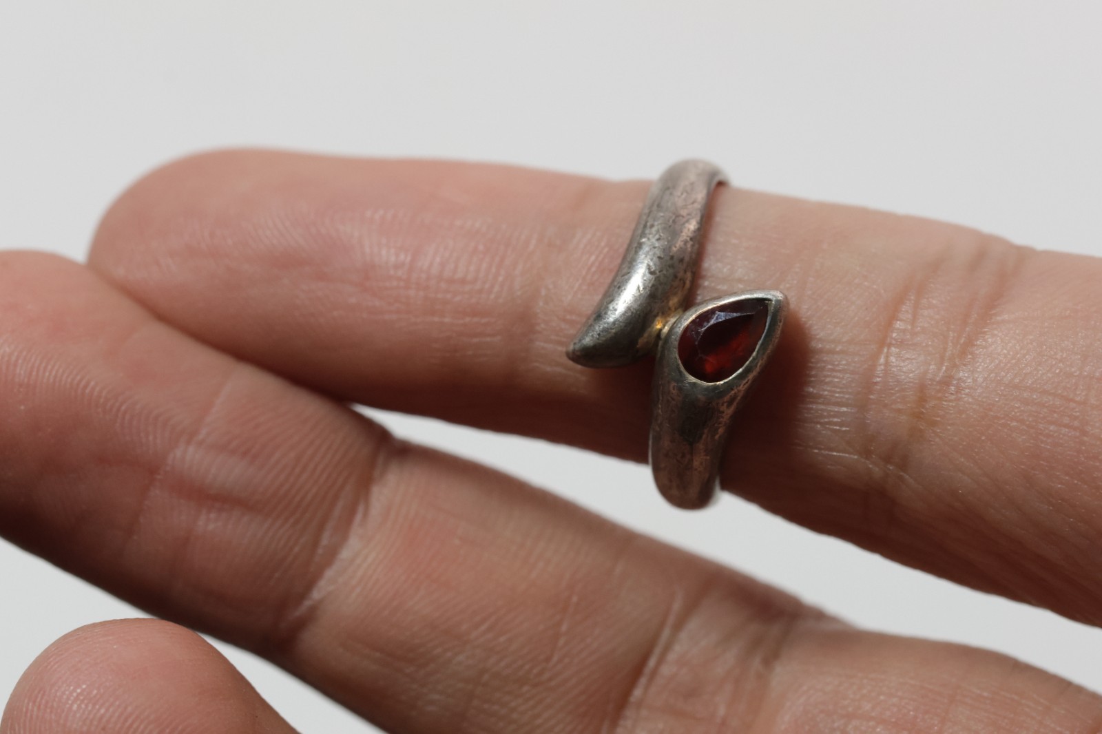 Stamped 925 Sterling Silver Twist Snake style ring with Garnet size 6.5