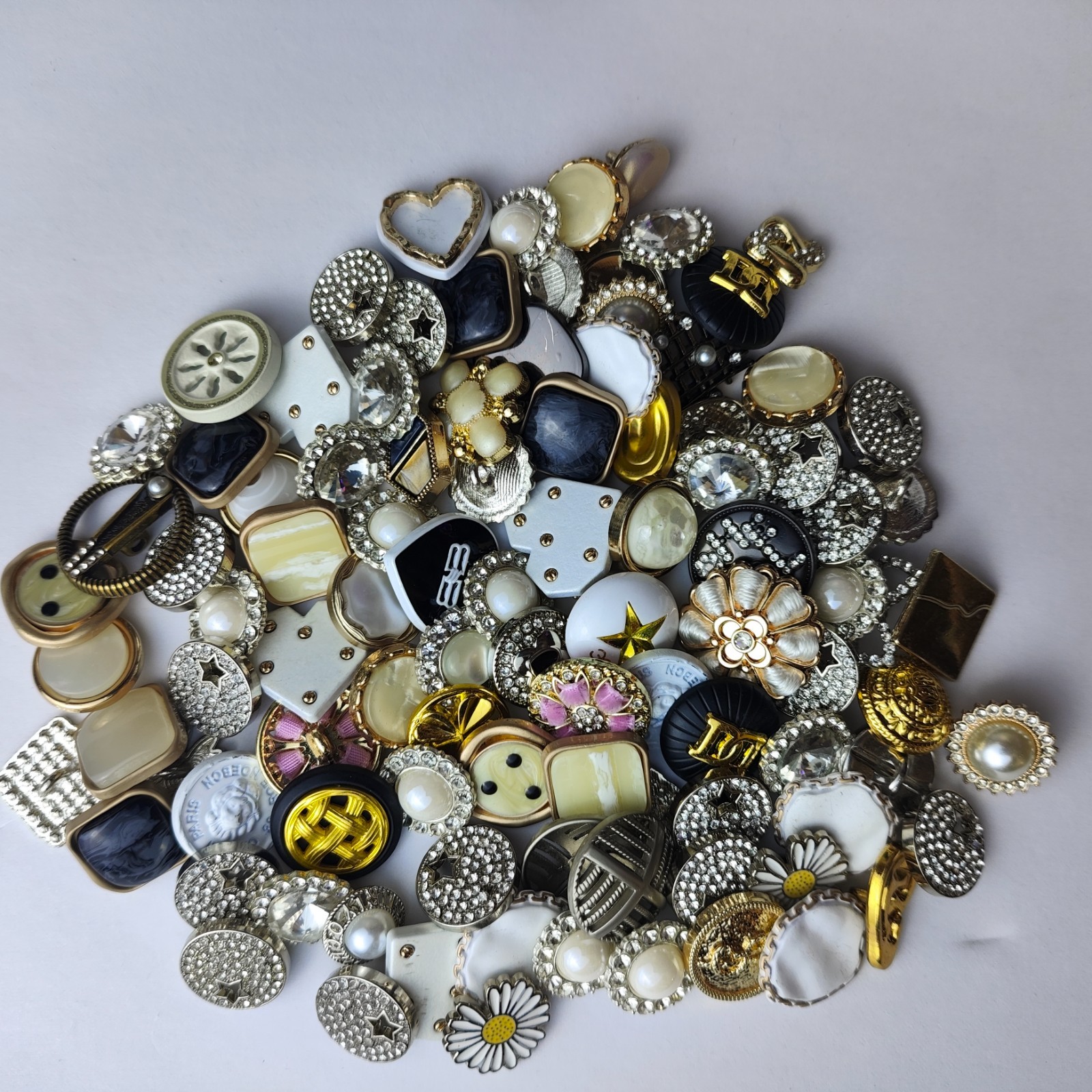 Vintage-now Costume Jewelry makeing Lots button Read Description 50pcs