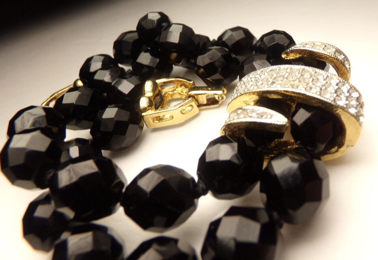 VTG VANITY LARGE CUT BLACK AUSTRIAN CRYSTAL HAND KNOT RHINESTONE BRACELET 7 5/8″