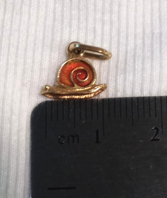Vintage 18k Yellow Gold 750 Enameled Snail Double-sided Flat Charm (1 gram)