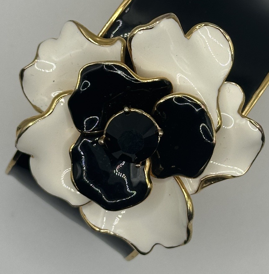 Kenneth Jay Lane KJL Black White Camellia Floral Cuff Bracelet Gold Plated Vtg