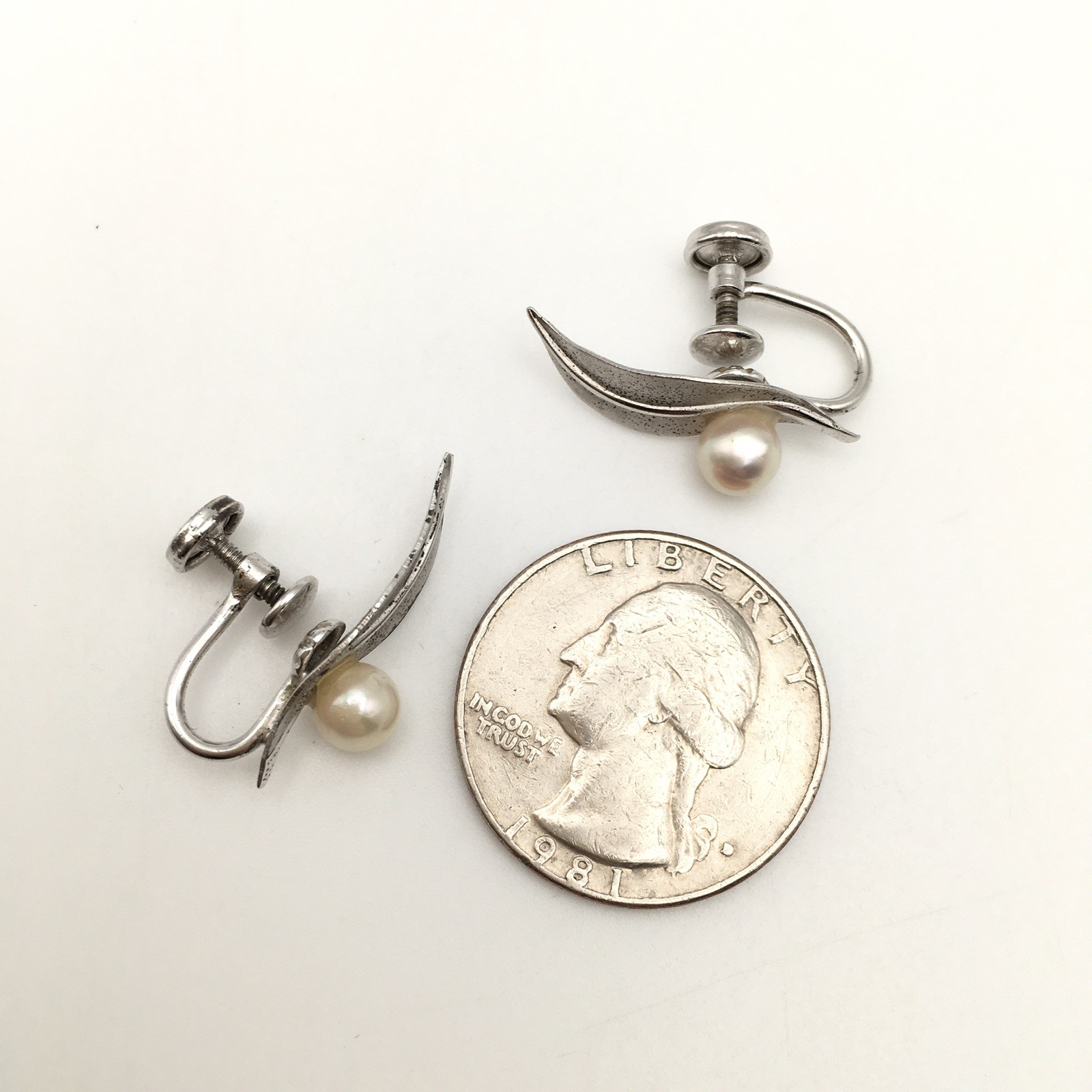 Vintage Sterling Silver Leaf Pearl Screw Back Earrings Marked Sterling 3g #90